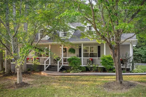 230 Storyland Dr, Byrdstown, TN 38549