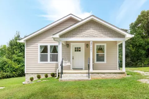 121 School Mountain Rd, Livingston, TN 38570