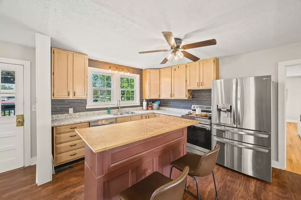 Kitchen - 442 Bradley Dr, Cookeville, TN 38501 photo 2 of 4