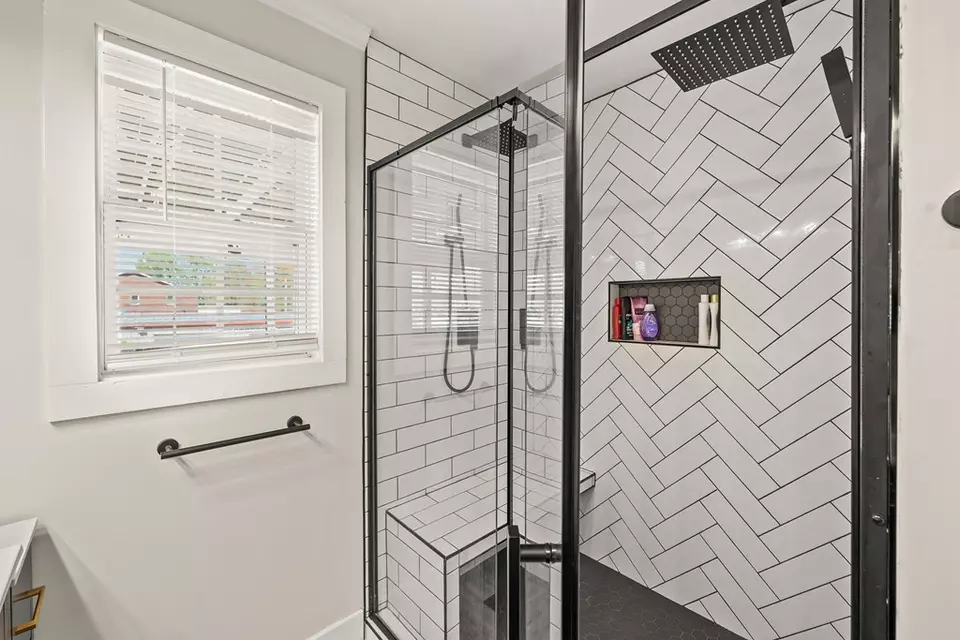 Bath - 442 Bradley Dr, Cookeville, TN 38501 photo 2 of 4
