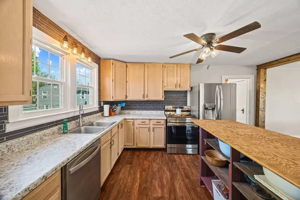 Kitchen - 442 Bradley Dr, Cookeville, TN 38501 photo 3 of 4