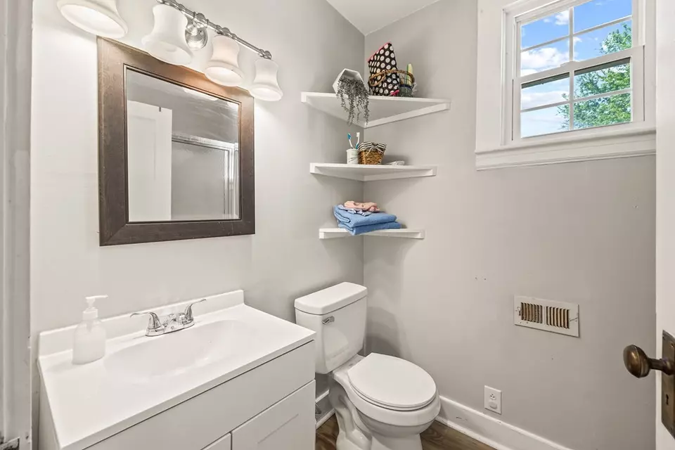 Bath - 442 Bradley Dr, Cookeville, TN 38501 photo 4 of 4