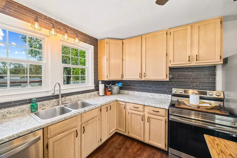 Kitchen - 442 Bradley Dr, Cookeville, TN 38501 photo 4 of 4