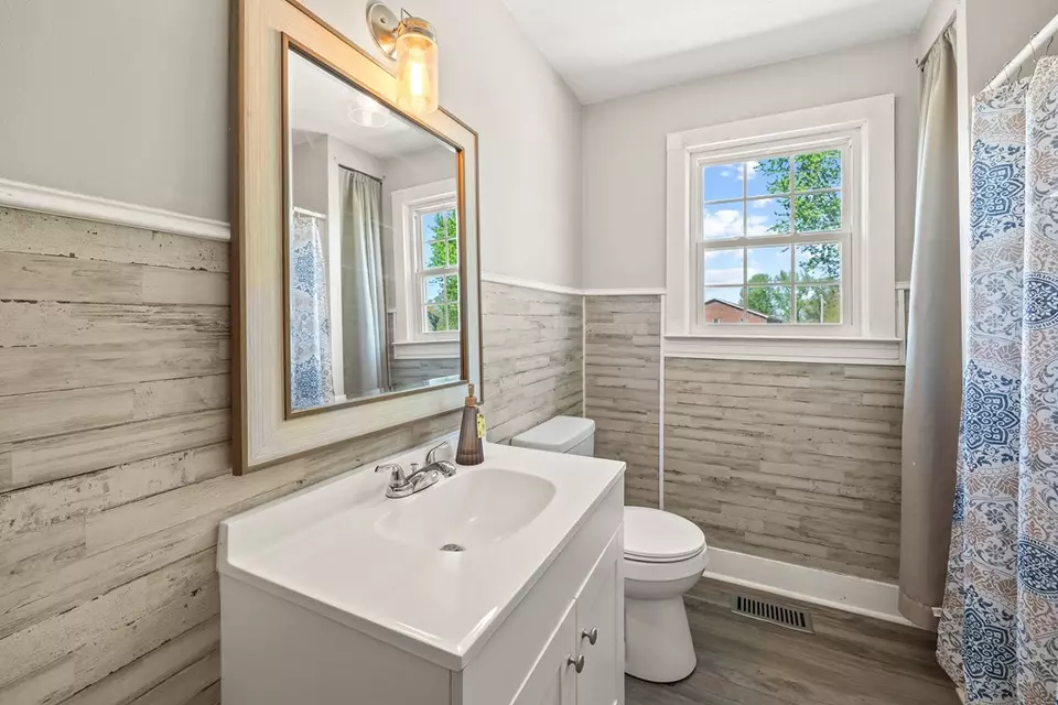 Bath - 442 Bradley Dr, Cookeville, TN 38501 photo 3 of 4