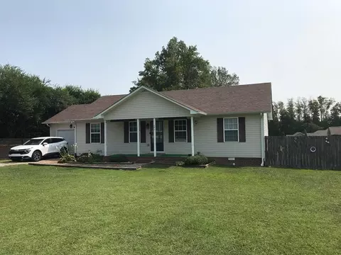 141 Chestnut St, Baxter, TN 38544