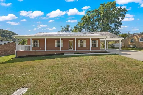 808 Riverside Cir, Celina, TN 38551