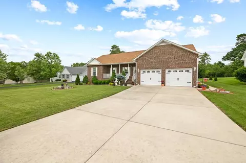 169 Prosperity Dr, Baxter, TN 38544 photo 1
