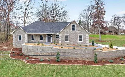 941 E Deer Creek Dr, Crossville, TN 38571