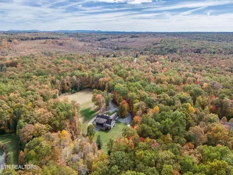 700 Falls Rd, Monterey, TN 38574