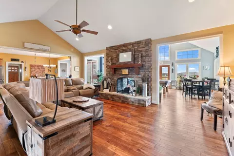 Living - 180 Allisona Rd, Eagleville, TN 37060 photo 3 of 3