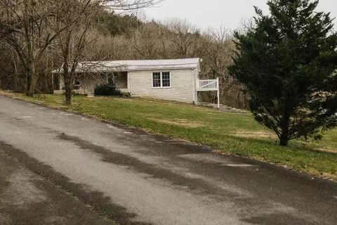 1515 Whites Bend Ln, Gainesboro, TN 38562