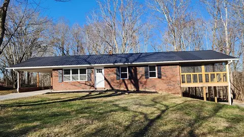 5021 Eagles Cove Rd, Byrdstown, TN 38549
