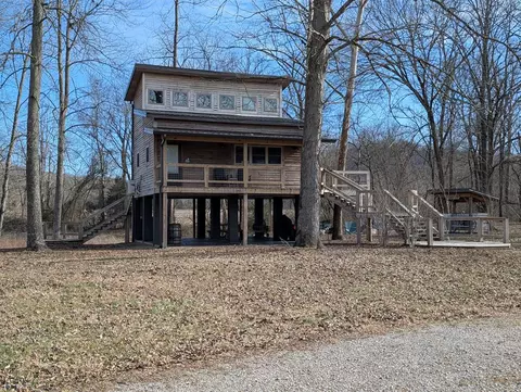 873 Riverview Trl, Burkesville, KY 42717