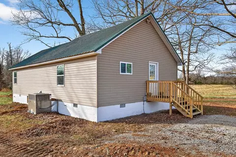 884 Swamp Rd, Mcminnville, TN 37110