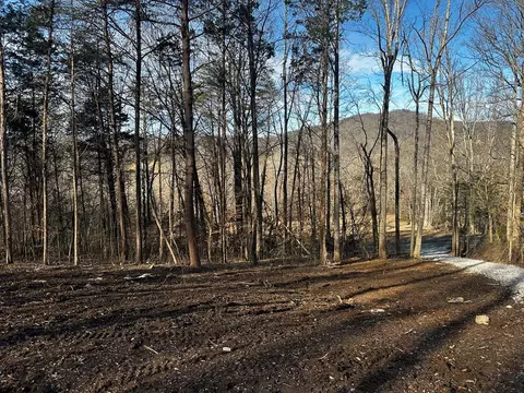 2725 Seven Springs Rd, Cookeville, TN 38506