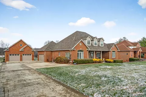 936 N Plantation Dr, Cookeville, TN 38506