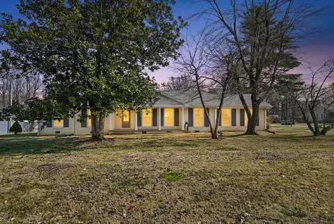 772 W Oak Dr, Cookeville, TN 38501