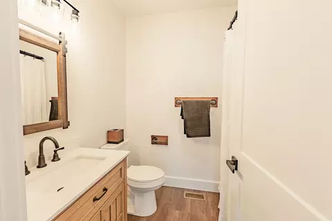 Bath - 1248 Lowery Rd, Walling, TN 38587 photo 3 of 3
