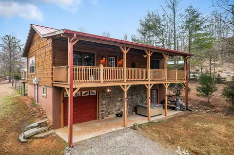 2021 Milky Way Rd, Jamestown, TN 38556