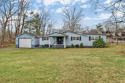 8217 Cherokee Trl, Crossville, TN 38572