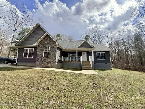 1063 Circle Dr, Jamestown, TN 38556