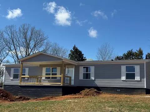 412 Lake Dr, Albany, KY 42602