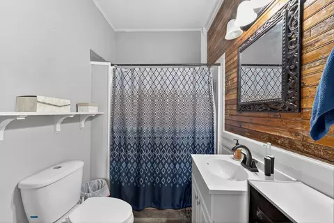 Bath - 1360 Dunavin Dr, Baxter, TN 38544 photo 1 of 1