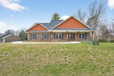 204 Suzie Ct, Crossville, TN 38555