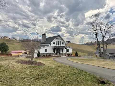 190 Farmhouse Village Trl, Butler, TN 37640