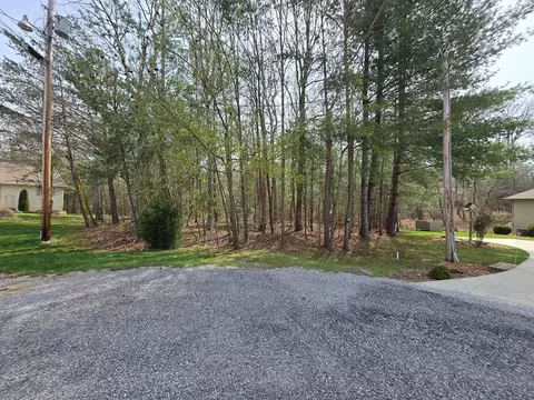 16 Holly Ct, Crossville, TN 38558