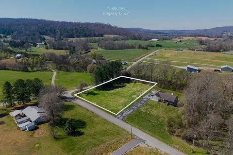 15 Hidden River Ave, Sparta, TN 38583