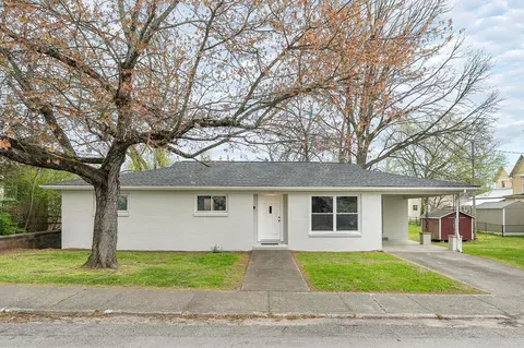 106 N Main St, Sparta, TN 38583