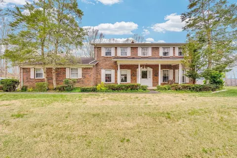 99 Hilltop Ln, Byrdstown, TN 38549