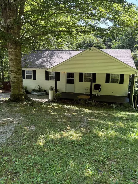 5079 Eagles Cove Rd, Byrdstown, TN 38549