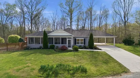 330 Burton Ridge Rd, Silver Point, TN 38582