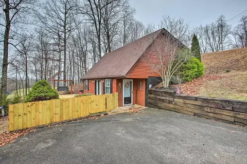 87 Lakeside Dr, Albany, KY 42602