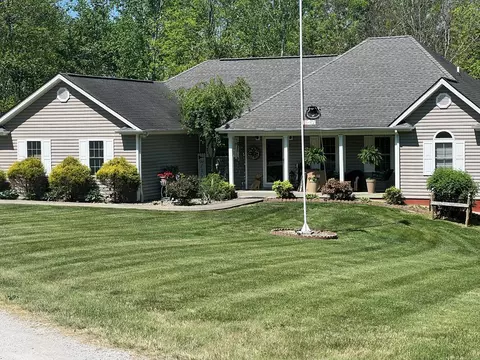 211 Cave Valley Rd, Byrdstown, TN 38549