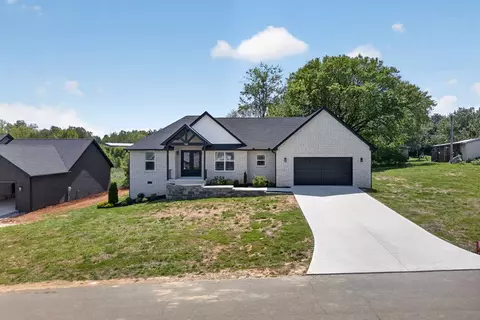 746 Blue Water Dr, Cookeville, TN 38506