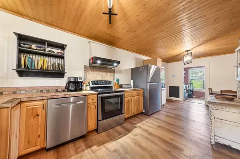 Kitchen - 7400 Franks Ferry Rd, Walling, TN 38587 photo 2 of 2