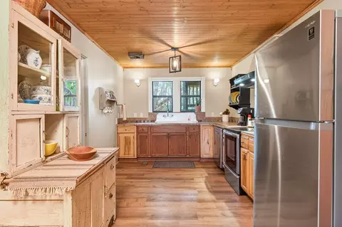 Kitchen - 7400 Franks Ferry Rd, Walling, TN 38587 photo 1 of 2