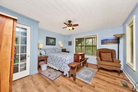 Bedroom - 7400 Franks Ferry Rd, Walling, TN 38587 photo 2 of 3