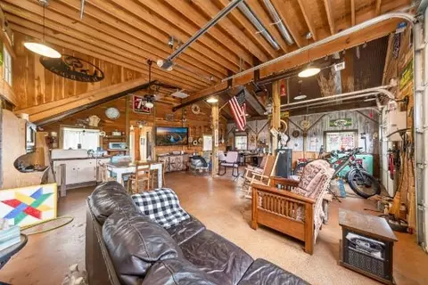 Living - 7400 Franks Ferry Rd, Walling, TN 38587 photo 3 of 4