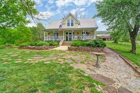 9988 Upper East Valley Rd, Pikeville, TN 37367