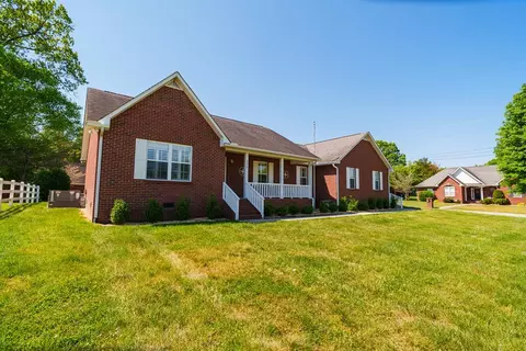 372 Brookside Dr, Cookeville, TN 38506