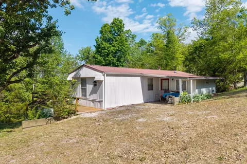 156 Lakeview Hts, Byrdstown, TN 38549