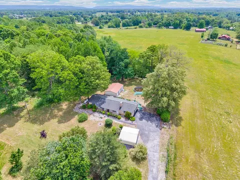 397 Clog Valley Dr, Sparta, TN 38583