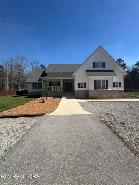 841 Spearhead Cir, Clarkrange, TN 38553