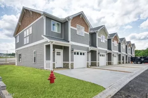 1038 E Main St, Livingston, TN 38570