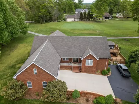 320 E Iron Wood Cir, Crossville, TN 38571