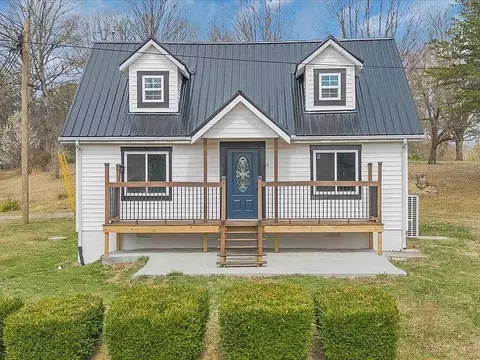 27 Church St, Spencer, TN 38585